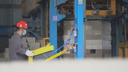 實干興普 奮勇爭先——建筑垃圾“點石成金”，首個固廢綜合利用項目落地思茅水泥磚設備